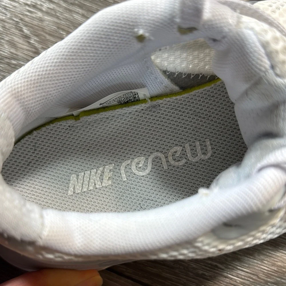 Nike renew Athletic Shoes woman’s 8 (b199)
